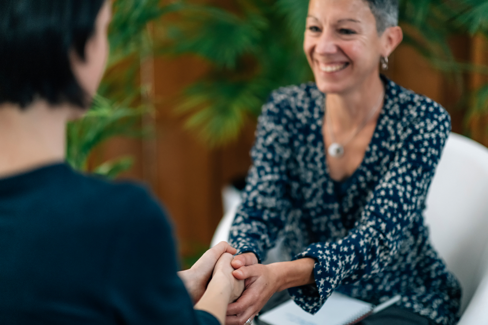 woman conducting emdr session for an eating disorder at oasis eating disorders recovery.